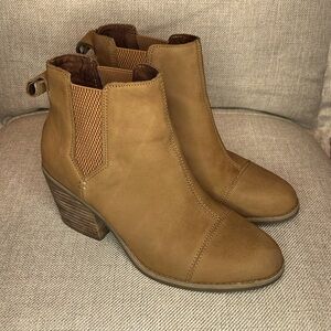 TOMS - Everly Tan Nubuck Suede Heeled Boot